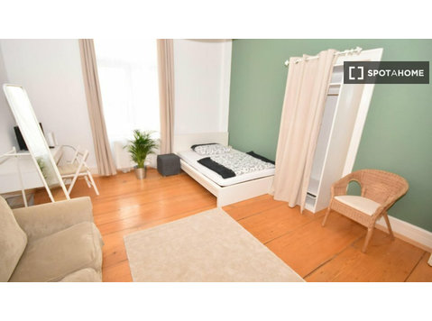 Frankfurt'ta 1 yatak odalı dairede kiralık odalar - Kiralık