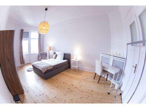 SHARED FLAT: Bright, fashionable loft (Frankfurt am Main) - Til Leie