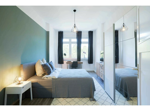 WG-ZIMMER: Ruhige & fantastische Wohnung (Frankfurt am Main) - Zu Vermieten