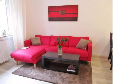 Beautiful quiet full serviced flat - excellent location - Apartman Daireleri