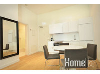 Exclusively furnished serviced apartment for your temporary… - アパート