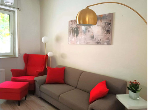 Full-Serviced 3-room Apartment with Balcony - Westend… - Mieszkanie