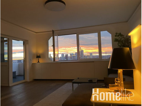 Luxury renovated apartment with panoramic view - Asunnot