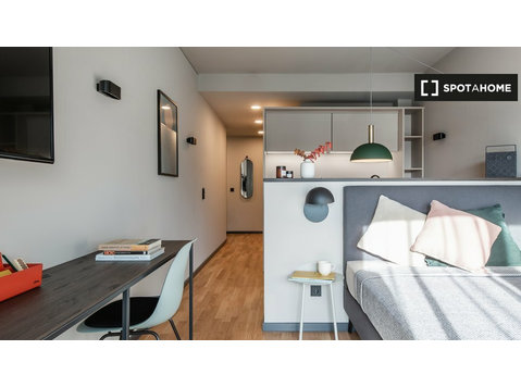 Studio apartment for rent in Frankfurt Am Main - アパート