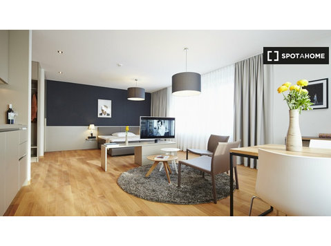Studio apartment for rent in Frankfurt Am Main - 아파트