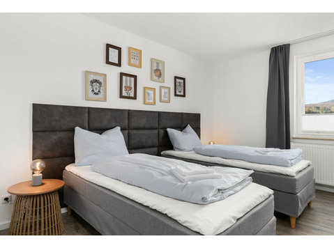 Comfortable apartment for 4 with balcony | near VW plant - K pronájmu