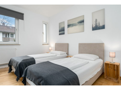 Upscale fitter apartment | box spring beds | smart TV |… - Te Huur