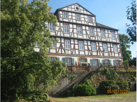 Geschmackvolle Wohnung in altem Herrenhaus Nähe Marburg - Zu Vermieten