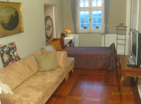 Tasteful apartment for a time in old manor house near… - Aluguel
