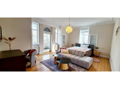 1 BR in castle-like Villa - Za iznajmljivanje