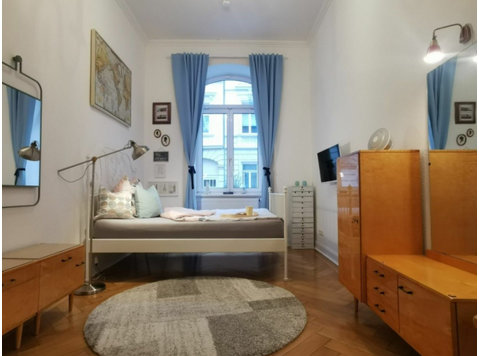 Beautiful and central 1.5 room apartment in an old building… - Annan üürile