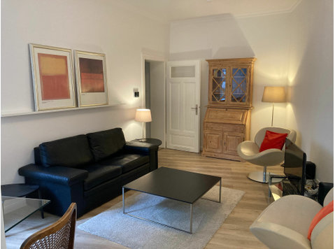 Charming 2 rooms, kitchen, bathroom flat with big balcony… - Annan üürile
