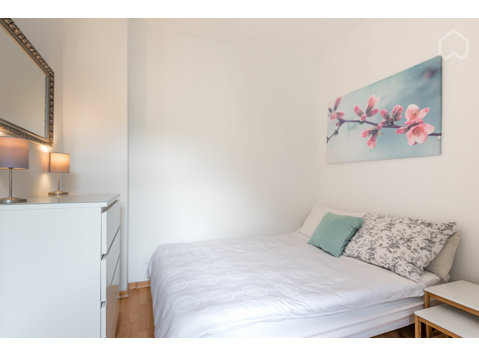 Ruhige & zentrale möblierte 2 ZKB-Altbauwohnung in… - Zu Vermieten