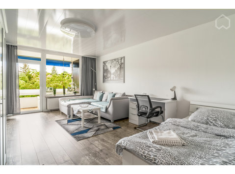 Beautiful renovated apartment in Laatzen with terrace,… - Aluguel