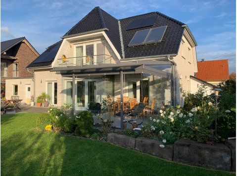 Bright detached house in green environment - Til leje
