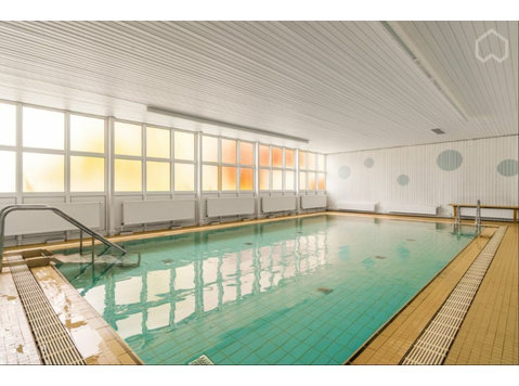 Charming loft with terrasse in Laatzen, Schwimmbad und Sauna - For Rent