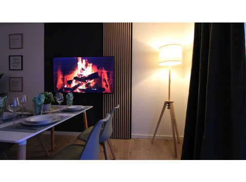 "GRAzzOO | Team Leader Room | 3x Smart TV" - For Rent