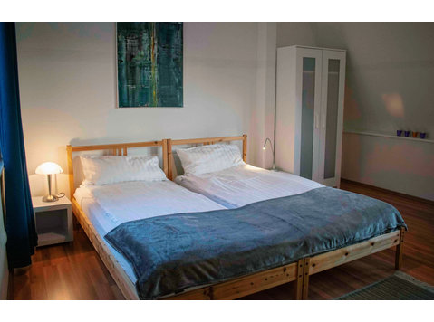 Zimmer "Blaue Stube" mit Gemeinschaftsbad und -küche im… - Zu Vermieten