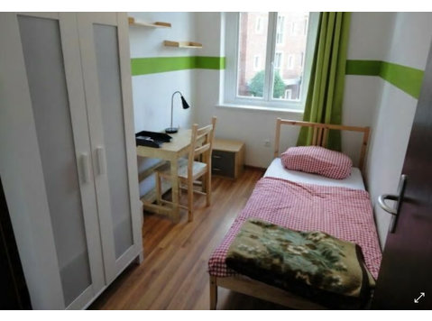 Zimmer "Siedepfanne" mit Gemeinschaftsbad und -küche im… - Zu Vermieten