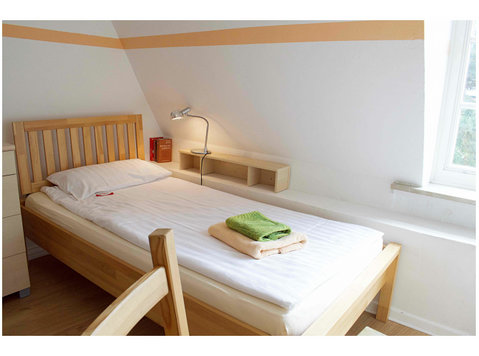 Room "Stube" with shared bathrooms and shared kitchen in… - K pronájmu