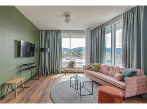 luxurious, spacious suite in central new building - De inchiriat