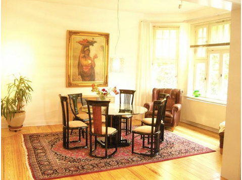 5-Zimmer-Wohnung mit 140m2 und idyllischem Garten in… - Zu Vermieten
