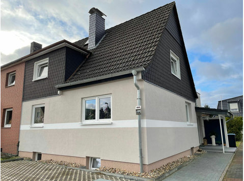 Beautiful, renovated house with lots of space in Hanover - Izīrē
