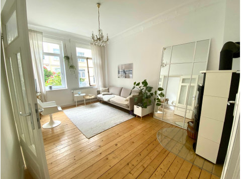 Bright old building flat close to the city centre with… - Til Leie