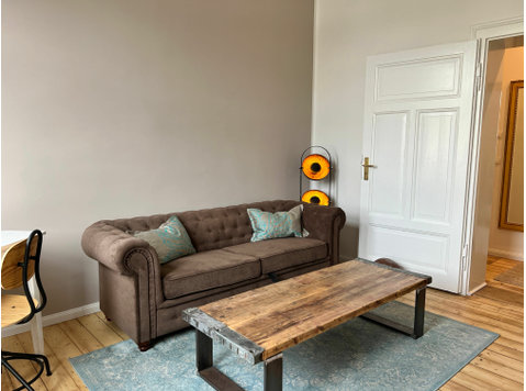 Zentrale 2 Zimmer Altbau-Wohnung mit Charme in der List - Zu Vermieten