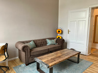 Central 2-room flat in an old building with charm in the… - Te Huur