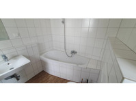 Light-flooded apartment with large bathroom - השכרה