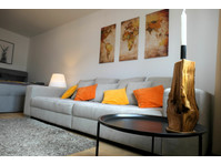 Stylish apartment near the city with underground parking… - Aluguel