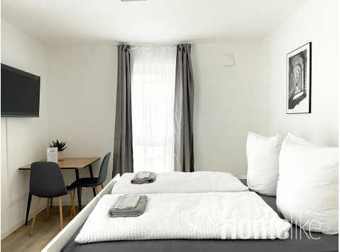 Beau et moderne studio avec lit double au centre - Appartements