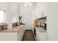 ***Small furnished penthouse, central on the Rose Garden*** - Alquiler
