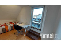 Bright room with a large balcony - Camere de inchiriat
