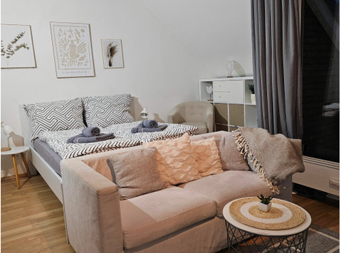 Modern Studio I 15 Min Düsseldorf Centre, Airport & Fair - For Rent