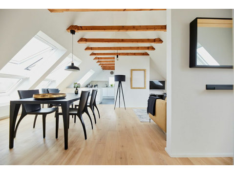 Exklusiv ausgestattete Dachgeschoss Wohnung in Meerbusch - Zu Vermieten
