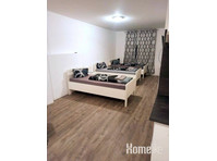 Nice 4-bed studios for fitters - Apartments