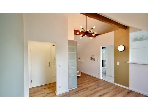 1½ ZIMMER-DACHWOHNUNG IN NEUSS, MÖBLIERT - Serviced apartments