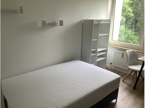 Freshly refurbished flat right next to the RWTH. Quiet and… - 	
Uthyres
