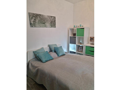 Quiet and fashionable studio with parking place in the… - De inchiriat