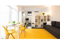 Spacious & nice apartment near school, Aachen - Alquiler