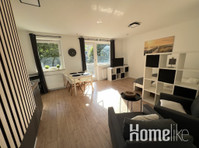 Bright, freshly renovated apartment close to the center… - Apartments