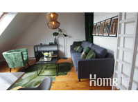 Charming, bright attic apartment in Aachen - アパート