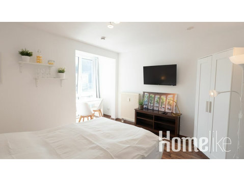 Furnished apartment with box spring bed at the Ponttor - 아파트