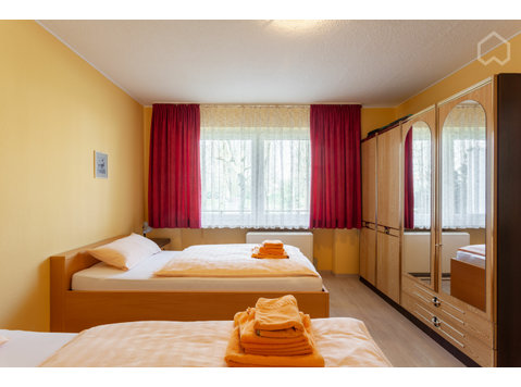 Comfortable & fully furnished 2 room apartment in Bad… - Til leje