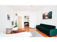 EM-APARTMENTS GERMANY 4-Bedroom TerraceSuite Oasis… - K pronájmu