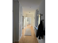 Wonderful furnished bright top floor flat *ALL-Inclusive*… - Til Leie