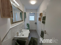 Cozy family apartment near the train station and Norpark! - דירות