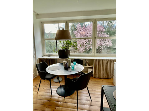 Frisch renoviertes, ruhiges 31qm Zimmer in 3er WG in… - Zu Vermieten